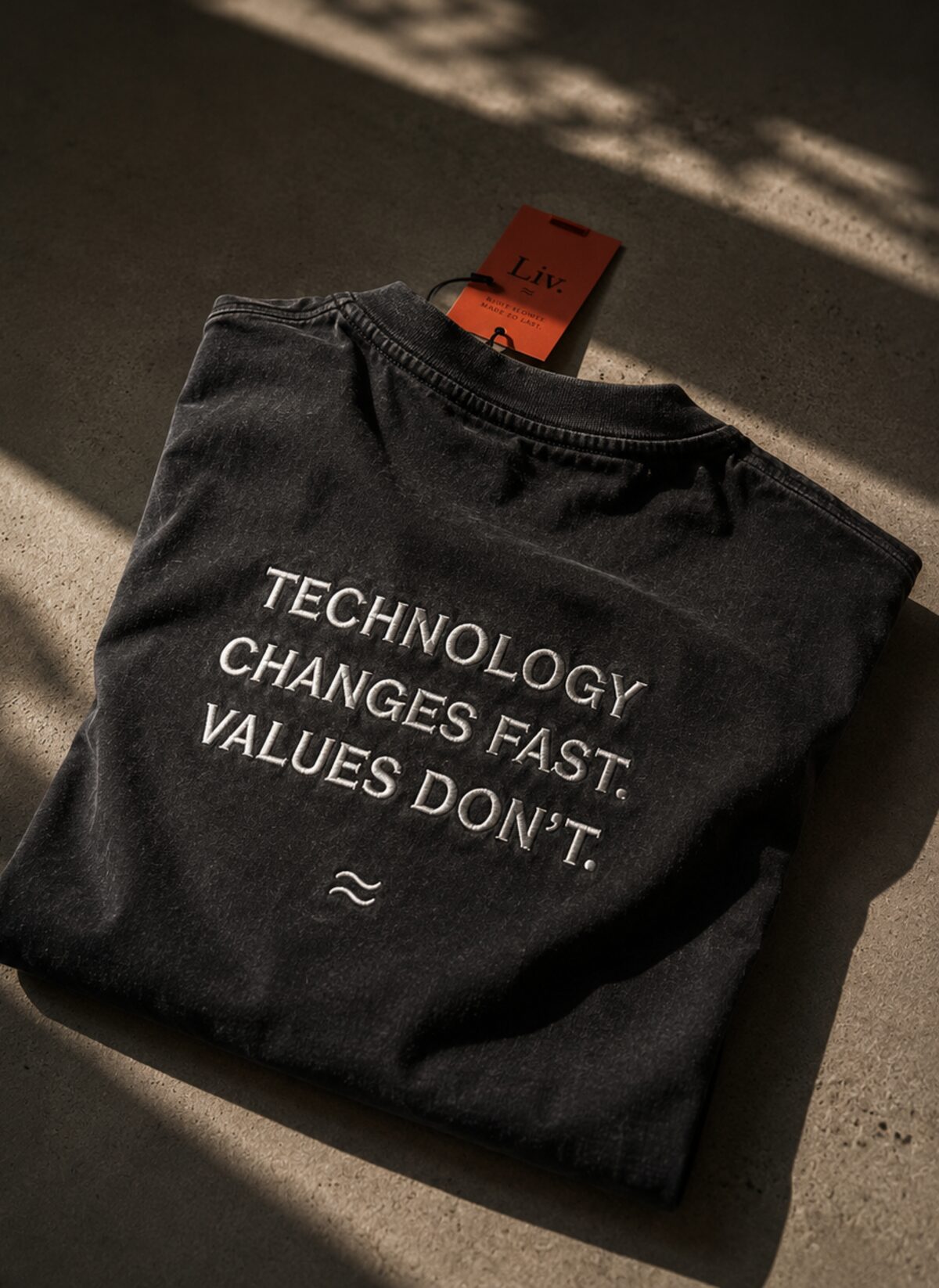 Essence Tee in washed black